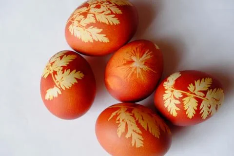 Painted Easter eggs on a white background. Floral pattern on a red eggshell. 스톡 사진