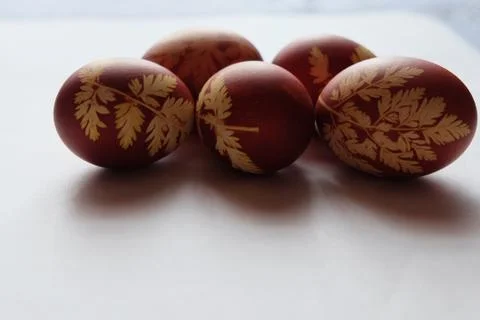 Painted Easter eggs on a white background. Floral pattern on a red eggshell. 스톡 사진