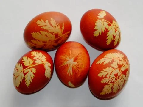 Painted Easter eggs on a white background. Floral pattern on a red eggshell. 스톡 사진