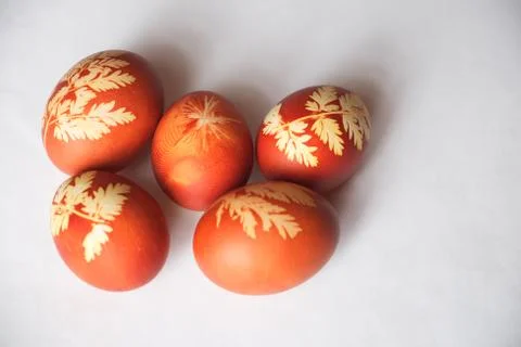 Painted Easter eggs on a white background. Floral pattern on a red eggshell. 스톡 사진