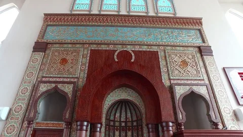 Painted mihrab in the mosque. Stock-Footage 77287912