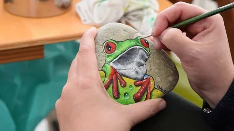 Painted stones 库存影片 71015977