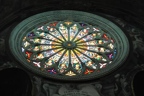 Painted window inside the cathedral Stockfoto's
