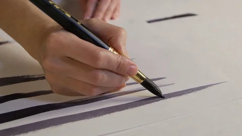 Painter Draws Lines Wide Brush Strokes Closeup 库存影片 73120000