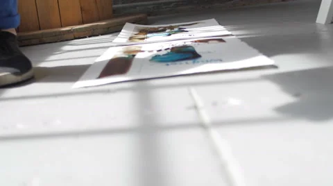 Painter drying fresh paint in the sun Видео 59222622