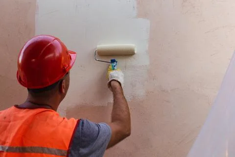 Painter Man in Helmet at Work Fotos de archivo