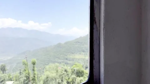 Painter Painting Window and Wall of Newly Constructed House Видео 339530419