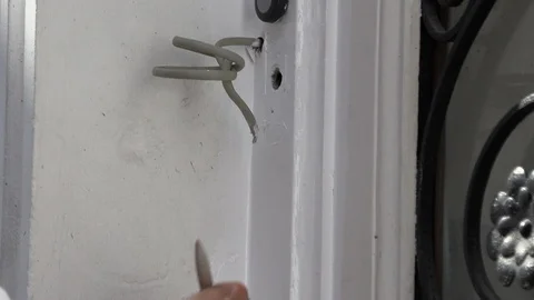 Painter paints white paint brush wall and roller Vidéo 95933550