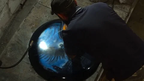Painter polishes the plastic cover for the spare tire Stock-Footage 80930737