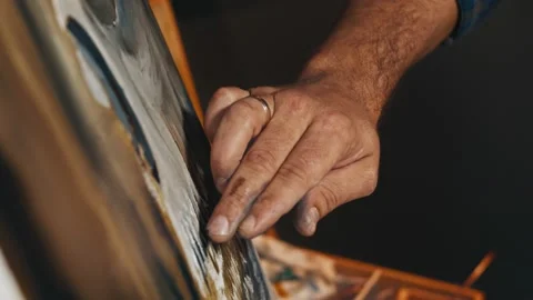 Painter using his hands to create oil painting masterpiece Vidéo 144327101