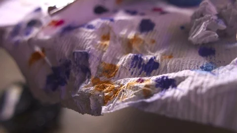 Painter wiping brush Stockbeeldmateriaal 80658462