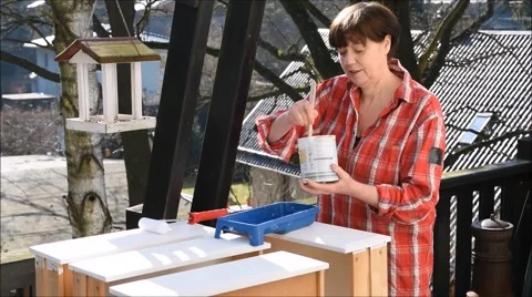 Painting drawers 库存影片 47670337