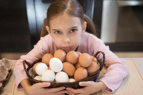 Painting Easter eggs 스톡 사진