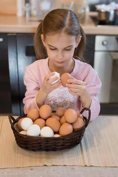 Painting Easter eggs 스톡 사진