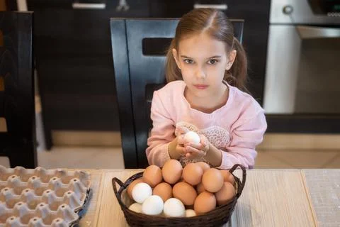 Painting Easter eggs 스톡 사진