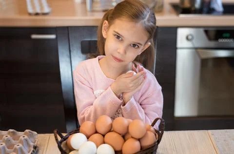 Painting Easter eggs 스톡 사진