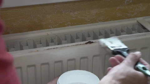 Painting a heating radiator Видео 341257688