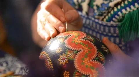Painting a sorbian easter egg 库存影片 47667233