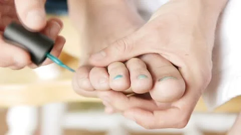 Painting toe nails Vidéo 8907497