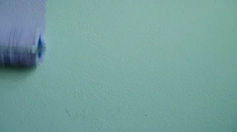 Painting walls with a roller Stock Footage 32890979