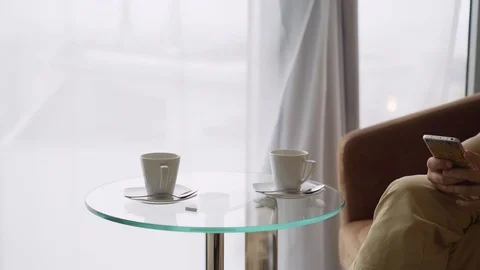 Pair addicted to social networks using smartphone in hotel suite Video stock 114275731