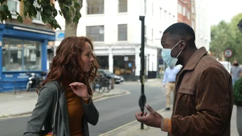 Pair arguing about masks on the pavement Video stock 141386861