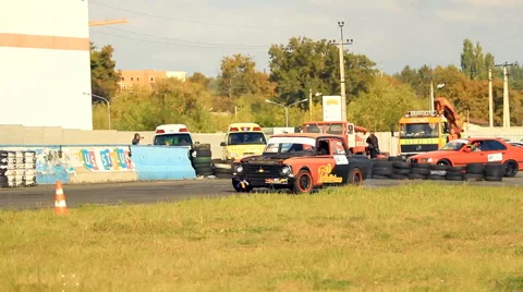 Pair Car Race on the Racetrack Vídeo Stock 68141428
