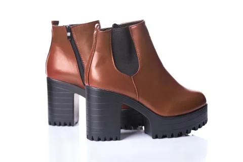 Pair of classic brown boots for spring or autumn wear Foto stock