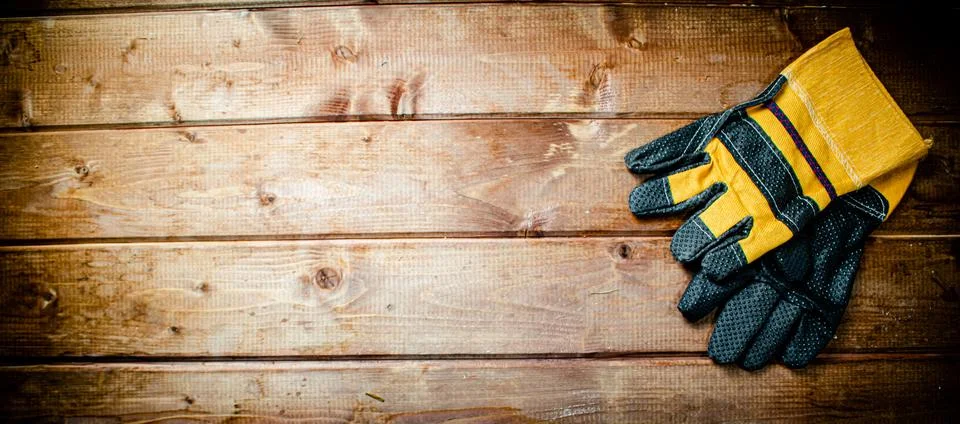 A pair of construction gloves on the table. Foto stock