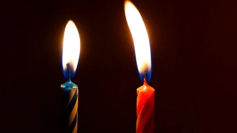 Pair of festive candles burns in the dark Vidéo 82371553