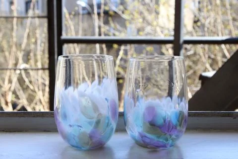 Pair of Hand Blown Multicolor Stemless Glasses, Purple Blue Pastel Colors Fotos Stock