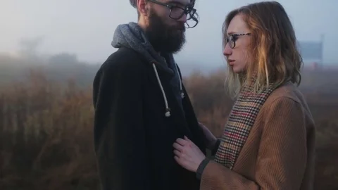 A pair of hipsters pressed against each other Vídeo Stock 72920691