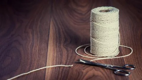 Pair of Scissors Cutting a Piece of String Foto stock