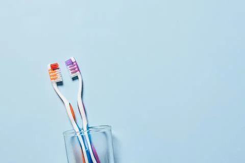 Pair of toothbrushes in a glass Foto stock