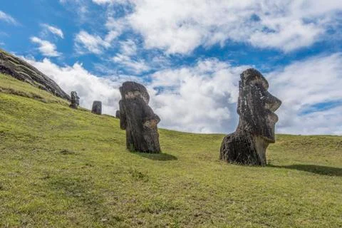 Pair of underground moai on the extinct volcano Rano Raraku Foto stock