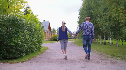 A pair of walks in the Park 動画素材 55553031