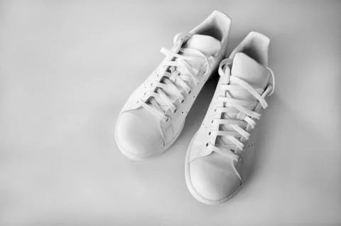 Pair of white sneakers Foto stock