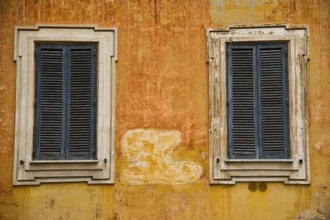 A pair of Windows 스톡 사진