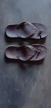 A pair of worn brown flip-flops Foto stock