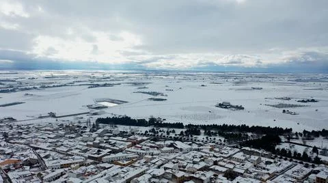 Paisaje invernal de la ciudad de Villarrobledo cubierta por la nieve. Stock Photos