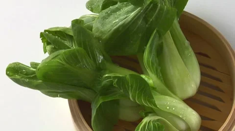 Pak choi in a bamboo basket Stock-Footage 8570442