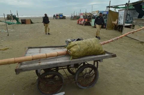 Pakistan issues warning over Cyclone Biparjoy, Karachi - 15 Jun 2023 Fotos Stock