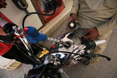 Pakistan's government decrease petrol price by Rs 15 (0.094 USD), Peshawar - 01  Stock Photos