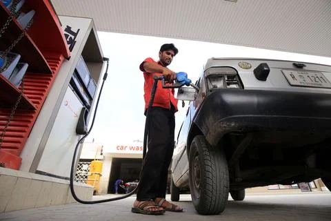 Pakistan's government decrease petrol price by Rs 15 (0.094 USD), Peshawar - 01  Stock Photos