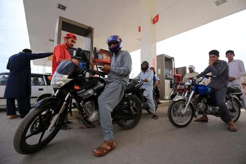 Pakistan's government decrease petrol price by Rs 15 (0.094 USD), Peshawar - 01  Stock Photos