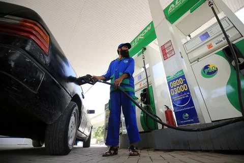 Pakistan's government decrease petrol price, Peshawar - 01 Sep 2021 Stock Photos