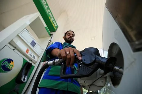 Pakistan's government decrease petrol price by Rs 12 per liter (0.042 USD), Pesh Stock Photos