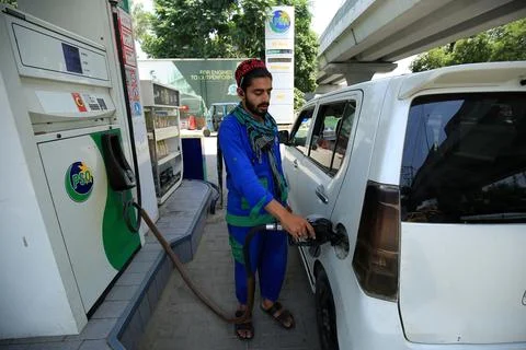 Pakistan's government decrease petrol price by Rs 12 per liter (0.042 USD), Pesh 写真素材