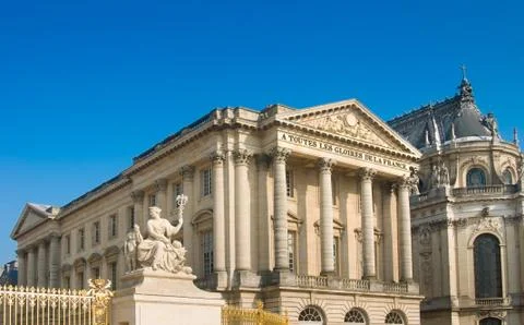 Palace and statue in versailles 스톡 일러스트