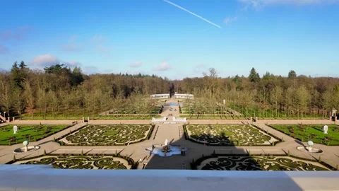 Palace Balcony View Overlooking Formal Gardens and Forest in Apeldoorn Vídeo Stock 331351512
